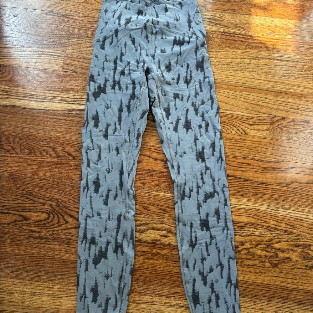 Lululemon size 2 Gray Patterned Leggings